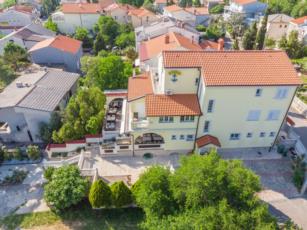 Selce Apartments